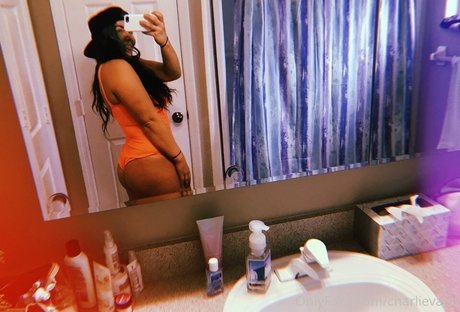 Charli Evans perfect star photo