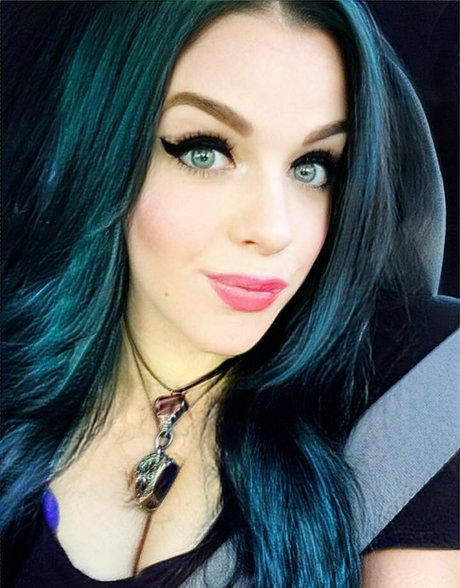 belle hella model beautiful pic