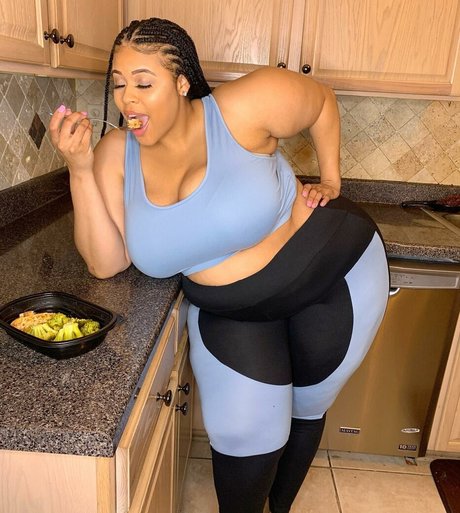 Jasmine Gunn pornstar top pic