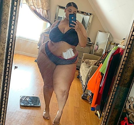 Jasmine Gunn model pic