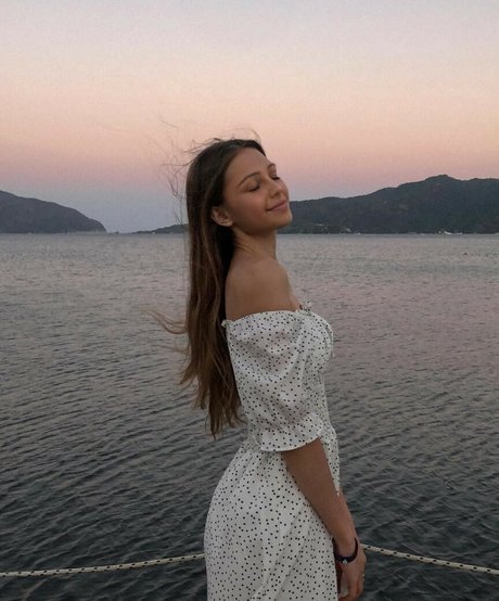 ImSarahisizzu nude star galleries