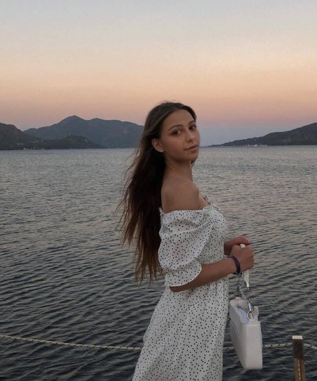 ImSarahisizzu pornstar sex photo