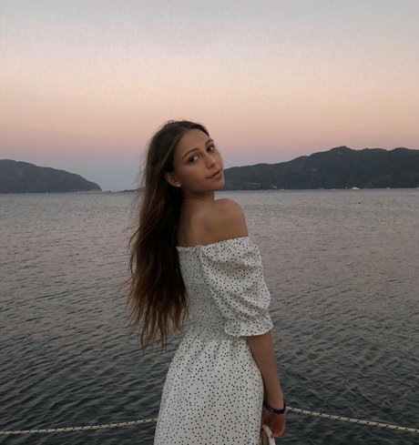 ImSarahisizzu pornstar beautiful pics