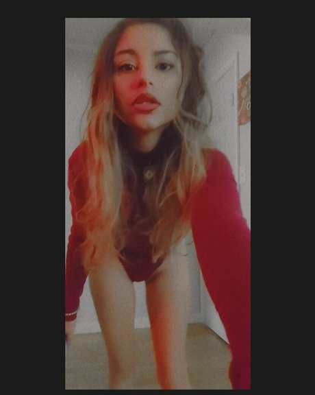 selenathalatina xxx actress archive