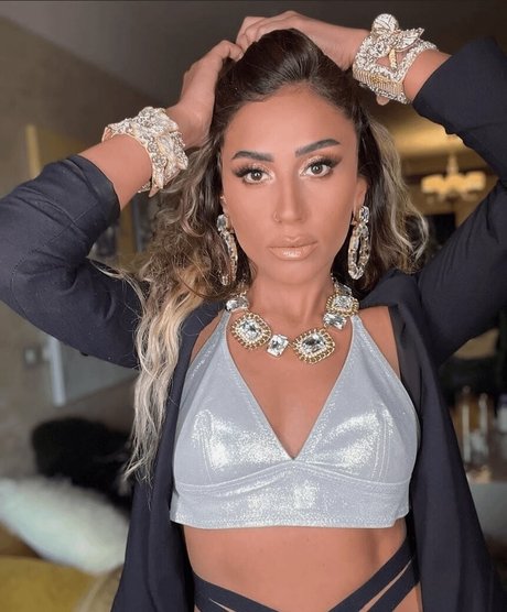 Dina El Sherbiny model perfect images