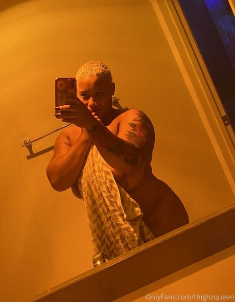 Thighzqueen hot pornstar pic