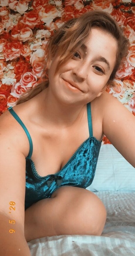 sarahtheslutfree nudes model photo