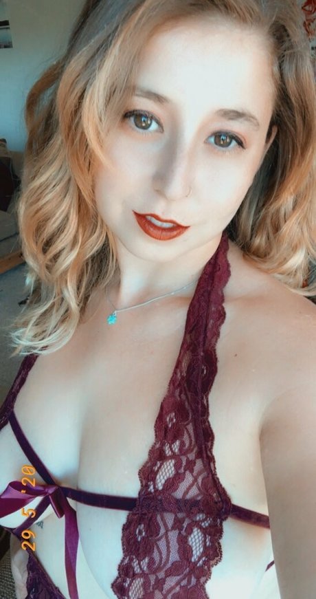 sarahtheslutfree high quality model pictures