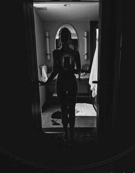 eveunleashed hot model images