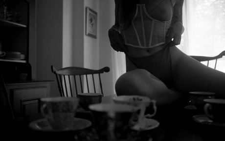 eveunleashed pornstar top pic