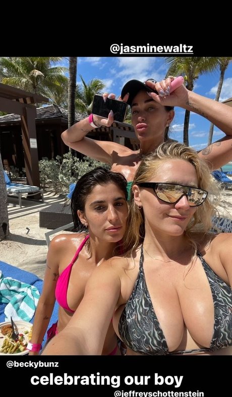 Alexandra Vreeland erotic model pic