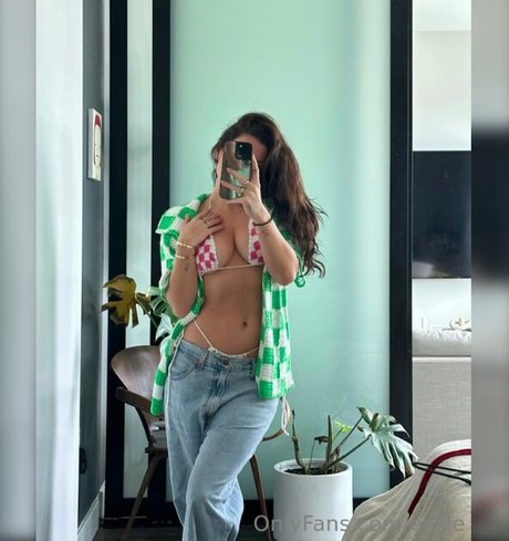 ellllle star hot image