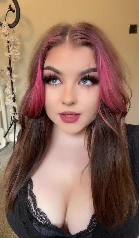 Holyhollyphoebe adult model pictures