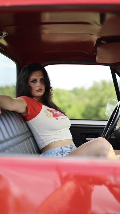 Nicole Lynn model high quality pic