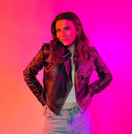 Brett Cooper star pretty pic