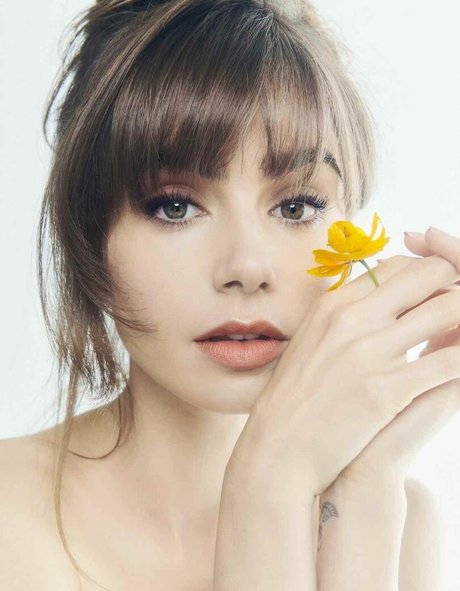 Lily Collins pretty star pics