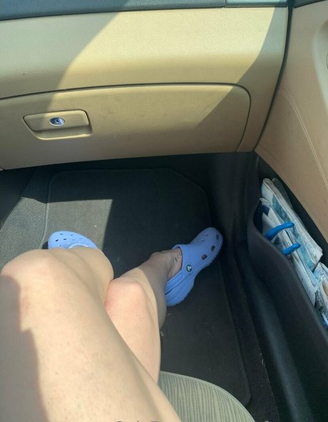 comfyqueen naked model pic