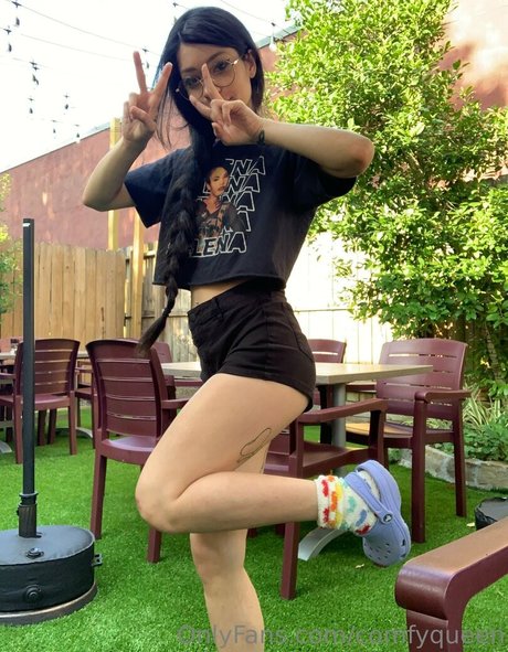 comfyqueen model perfect photos