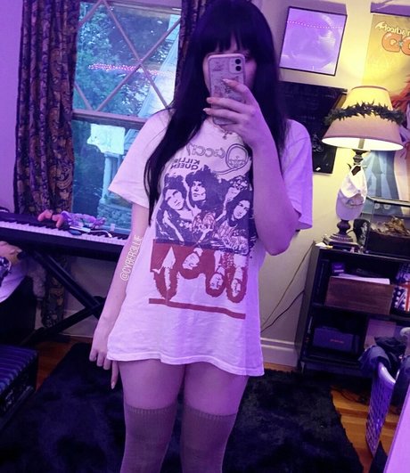 elliechii nude actress galleries