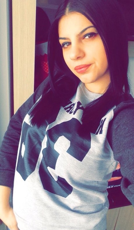 Roberta Ptru free model pics