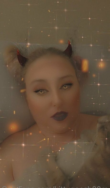 kittygoesb00m model porn photo