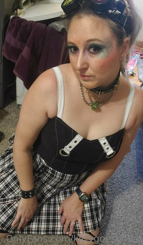 kittygoesb00m xxx actress galleries