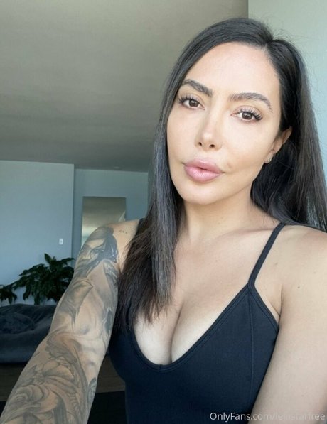 lelastarfree naked star gallery