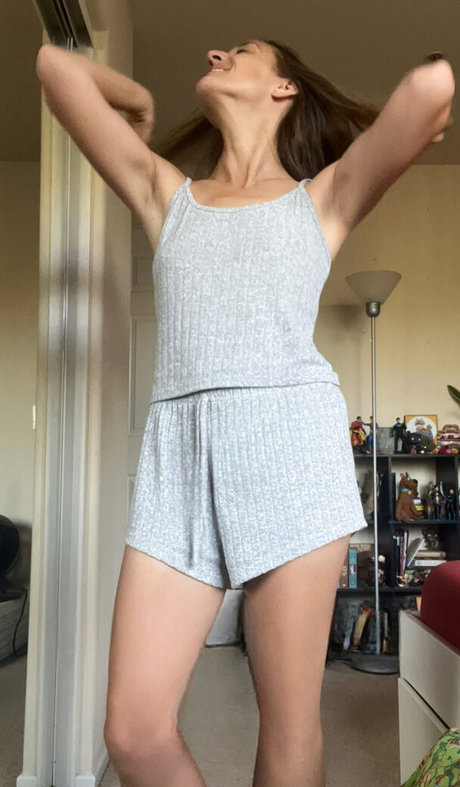 Ashley Victoria Robinson star hot pictures