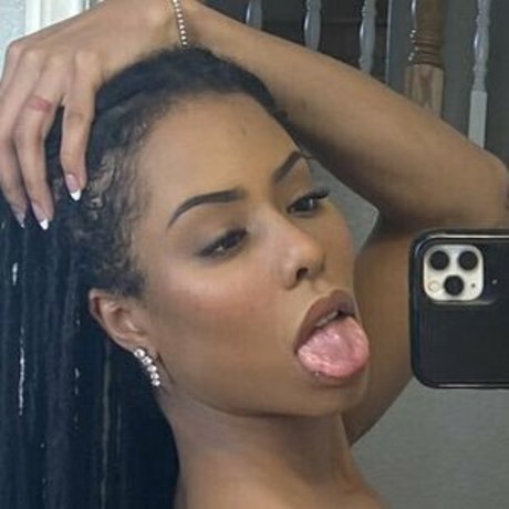 thekiranoir sexy star pic