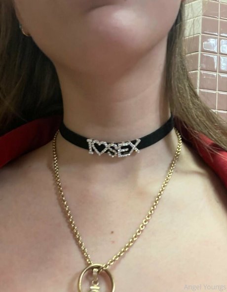 Angelyoungsxxx pretty pornstar photo