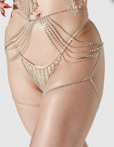 Miss Mosh free model galleries