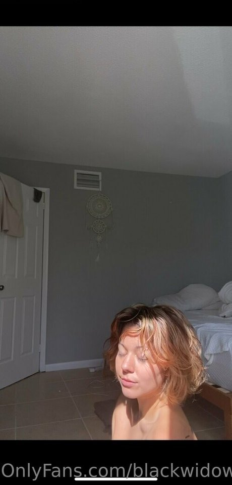 petite girls onlyfans top photo