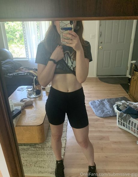 submissive gigi xxx model photo