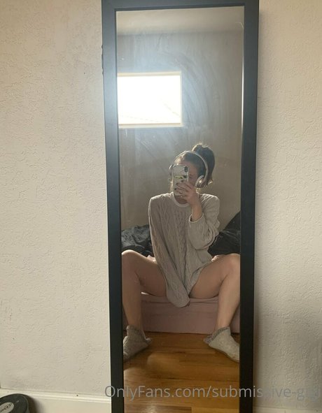 submissive gigi model beautiful img