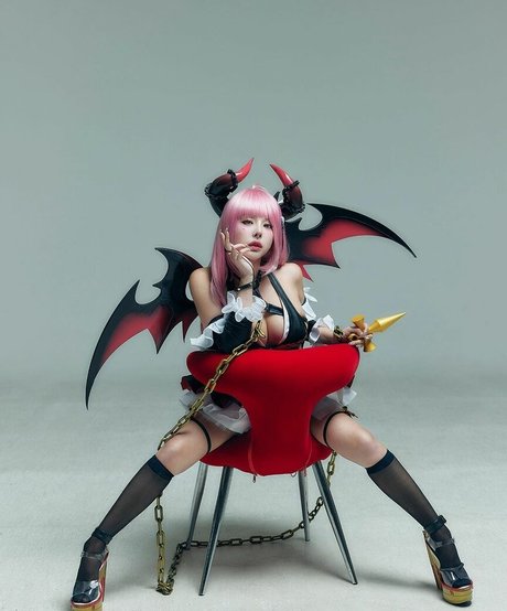 e__luda glamorous model perfect img