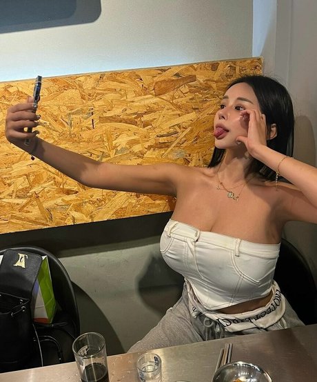 e__luda glamorous pornstar art images