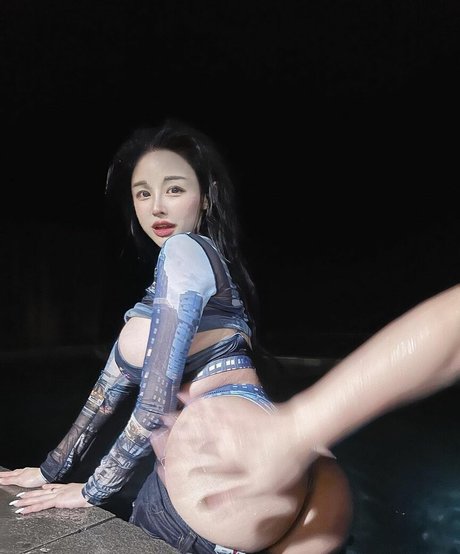 e__luda glamorous actress pic