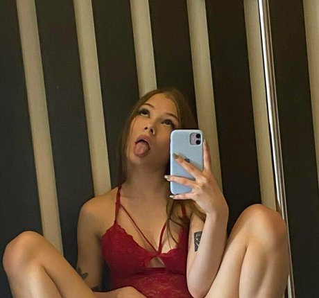 arina supreme hot actress image