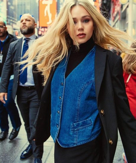 Brec Bassinger pornstar pretty gallery