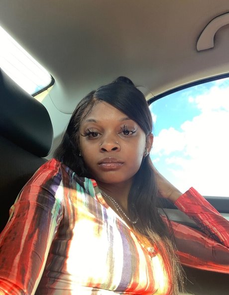 KashOfficials exclusive model img