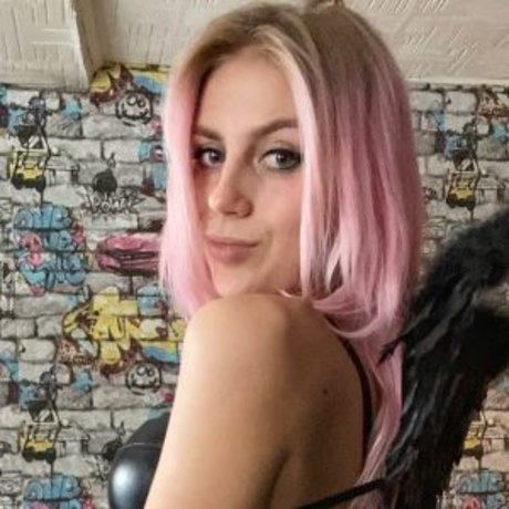 FOX Hobby star nude image