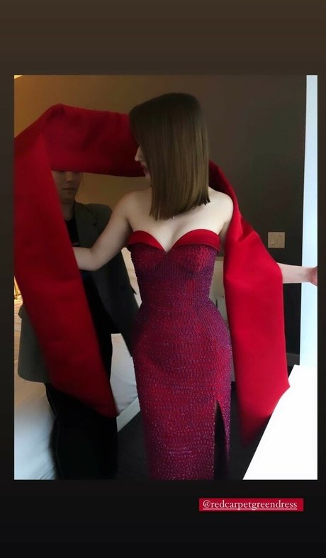 Kaitlyn Dever pretty model pictures