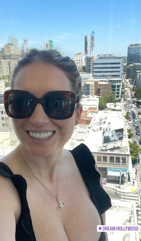 Sarah Cruddas pornstar sexy picture