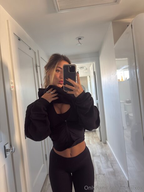 emiiixox xxx pornstar picture
