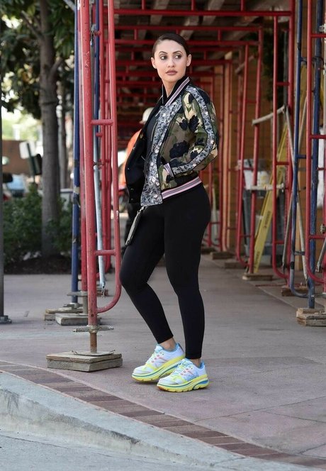 Francia Raisa free star pics