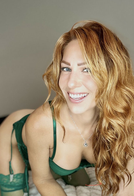 TrophyWifeNat pornstar nude image