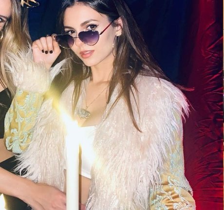 Victoria Justice naked model gallery