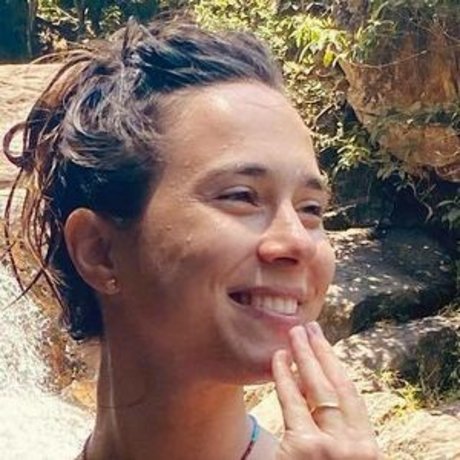 Daphne Bozaski model pretty img