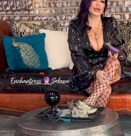 enchantressselenafree model hd picture