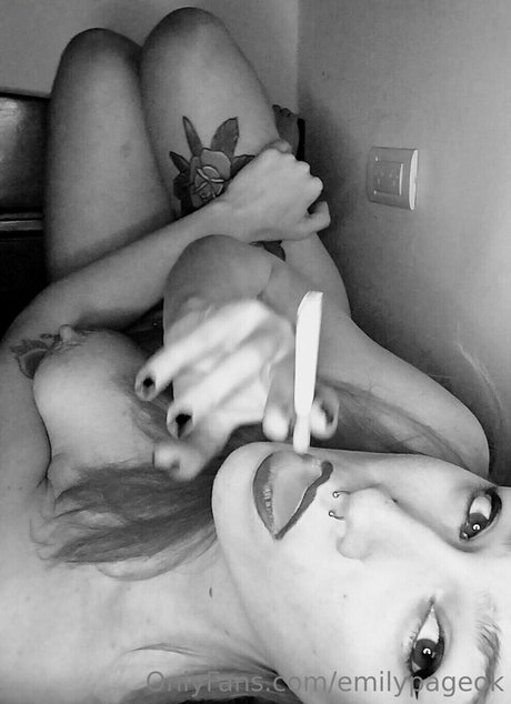 emilypageok star nude pic